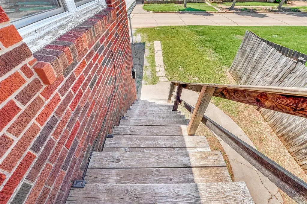 Photo 19 — 815 Hayes Avenue, Clinton, OK 73601