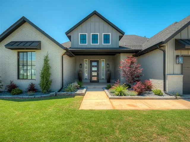 Photo 3 — 3805 Bridge Wood Lane, Oklahoma City, OK 73179