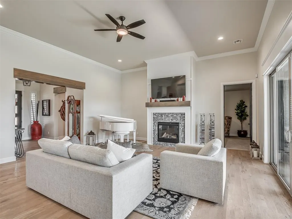Photo 8 — 3805 Bridge Wood Lane, Oklahoma City, OK 73179