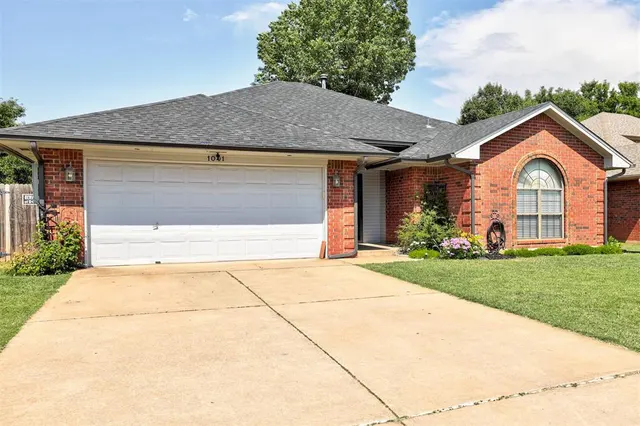 Photo 3 — 1001 Glacier Lane, Edmond, OK 73003