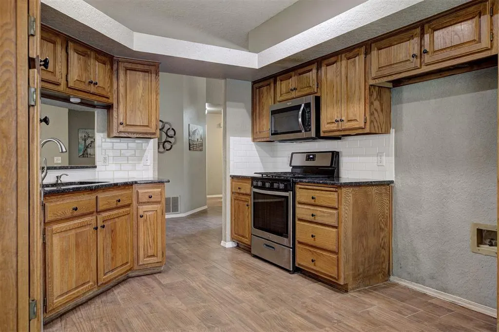 Photo 10 — 1001 Glacier Lane, Edmond, OK 73003