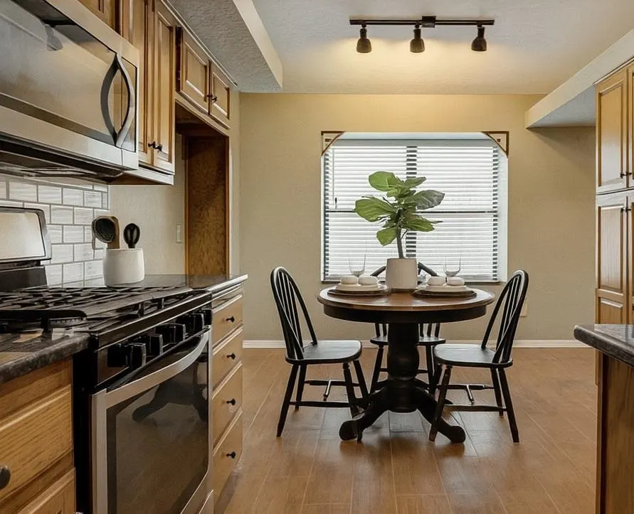 Photo 11 — 1001 Glacier Lane, Edmond, OK 73003