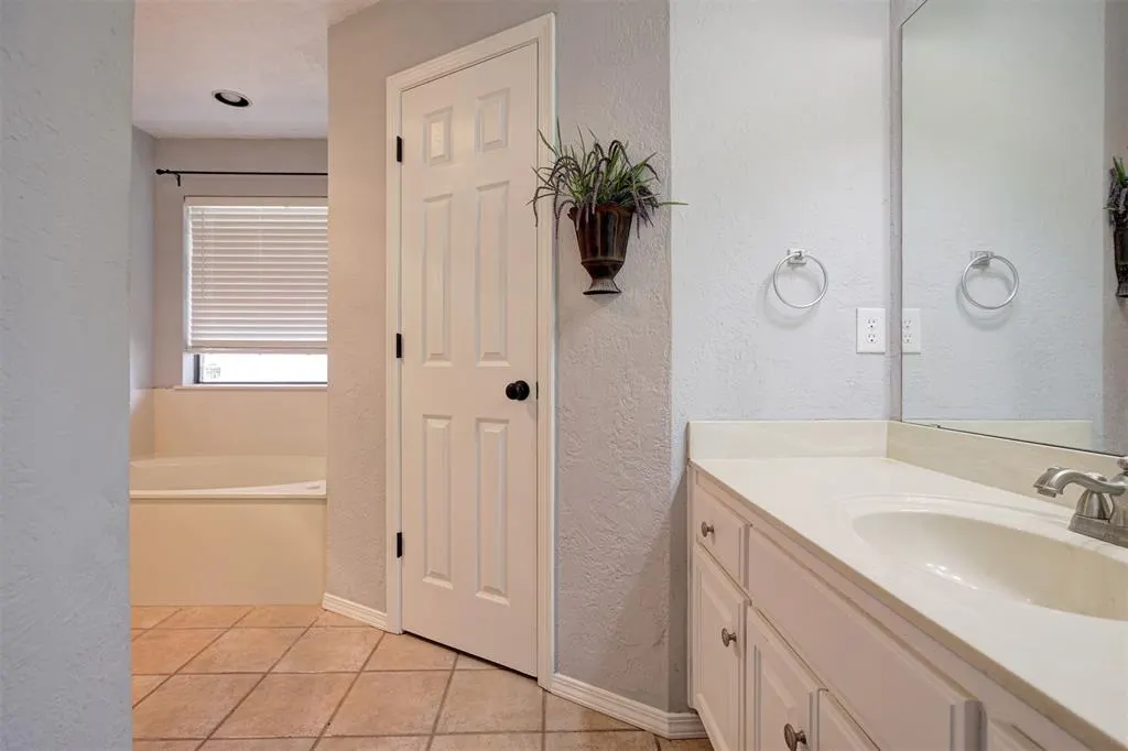 Photo 16 — 1001 Glacier Lane, Edmond, OK 73003