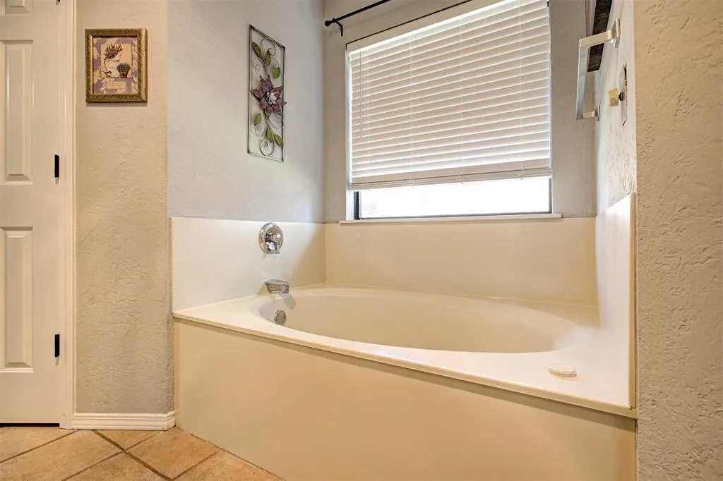Photo 18 — 1001 Glacier Lane, Edmond, OK 73003