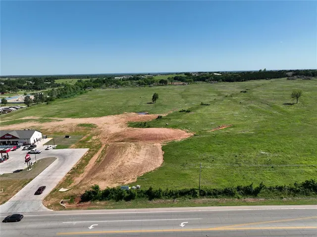 Photo 4 — E 1st Street, Chandler, OK 74834