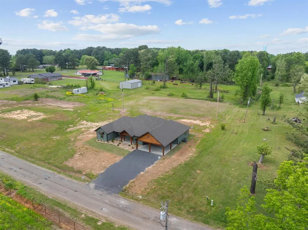 Photo 2 — 3155 E Fair Street, Idabel, OK 74745