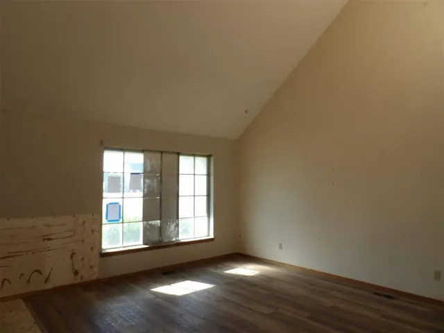 Photo 2 — 8317 NW 27th Street, Bethany, OK 73008