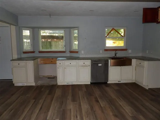 Photo 3 — 8317 NW 27th Street, Bethany, OK 73008