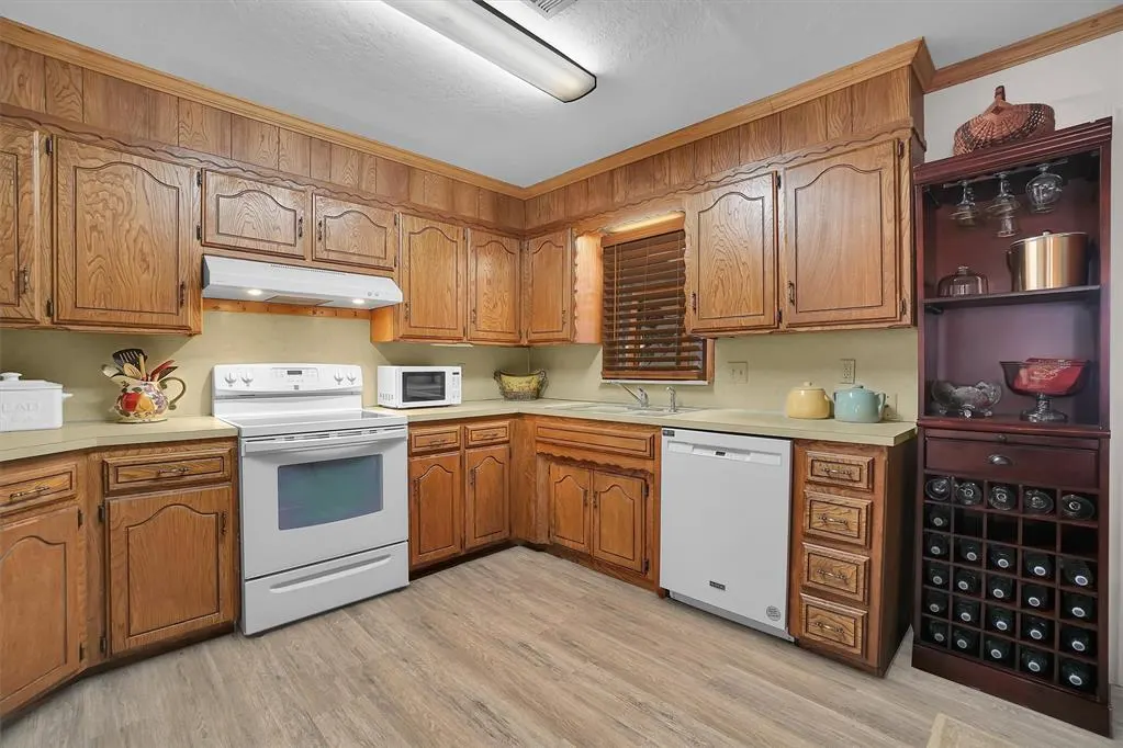 Photo 10 — 214 E Van Buren Street, Mangum, OK 73554