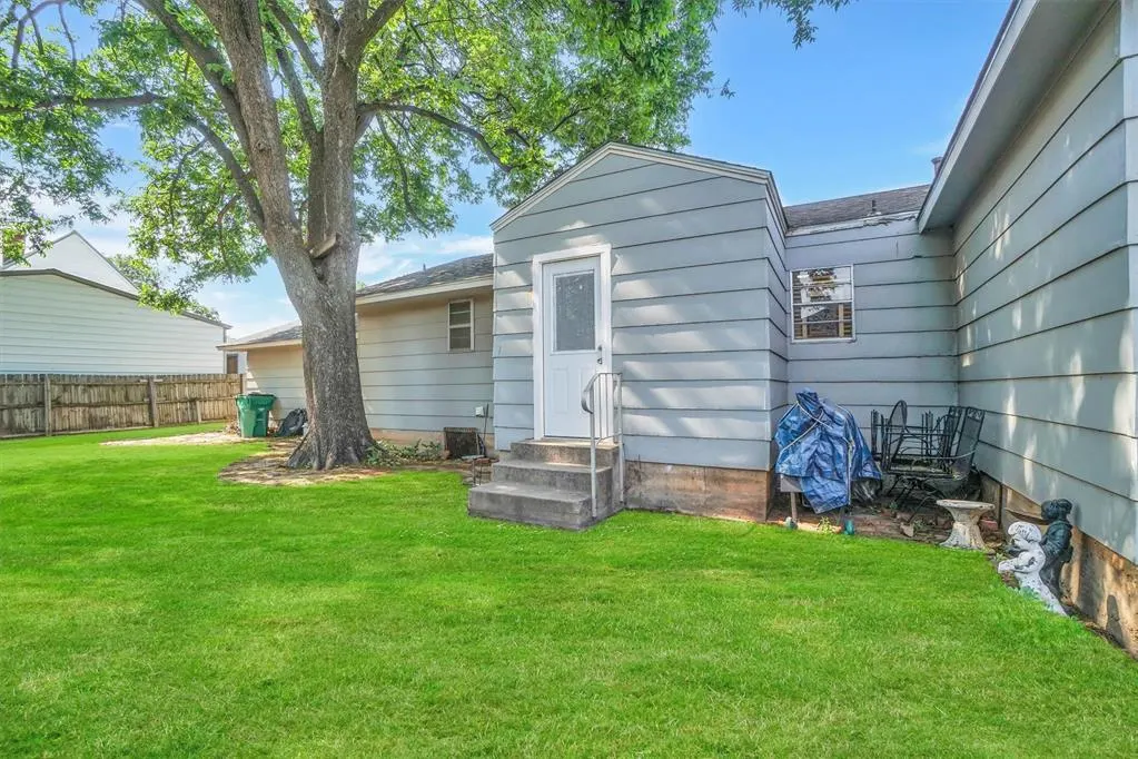 Photo 26 — 214 E Van Buren Street, Mangum, OK 73554