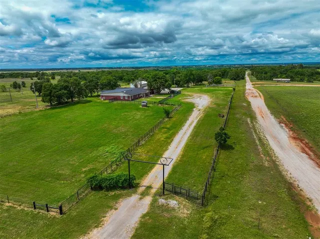 Front exterior — 11285 E County Road 1570, Lindsay, OK 73052