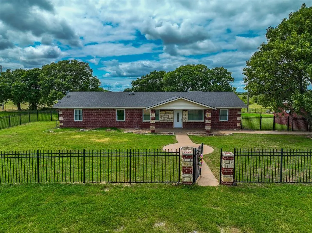 Photo 2 — 11285 E County Road 1570, Lindsay, OK 73052
