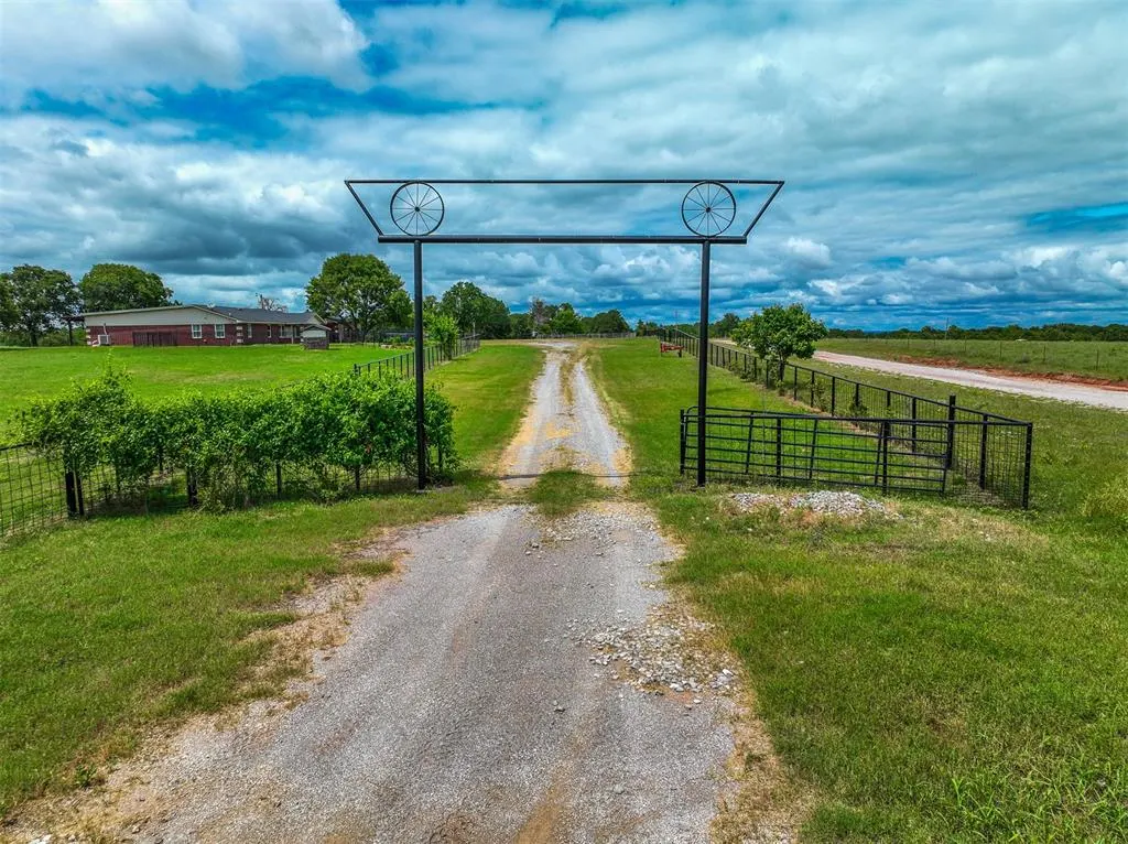Photo 3 — 11285 E County Road 1570, Lindsay, OK 73052