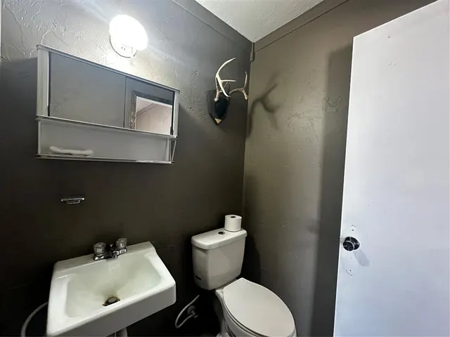 Photo 2 — 1326 Airport Road, Elk City, OK 73644