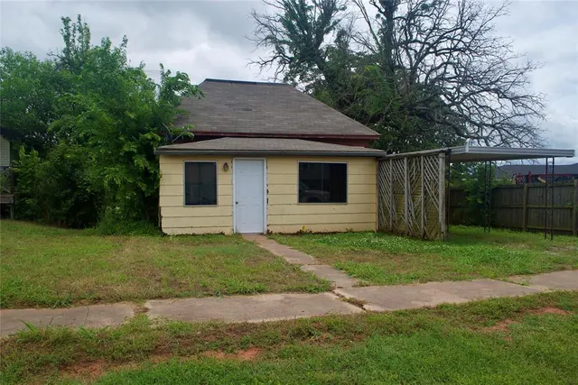 Photo 2 — 1014 S Dewey Avenue, Chandler, OK 74834