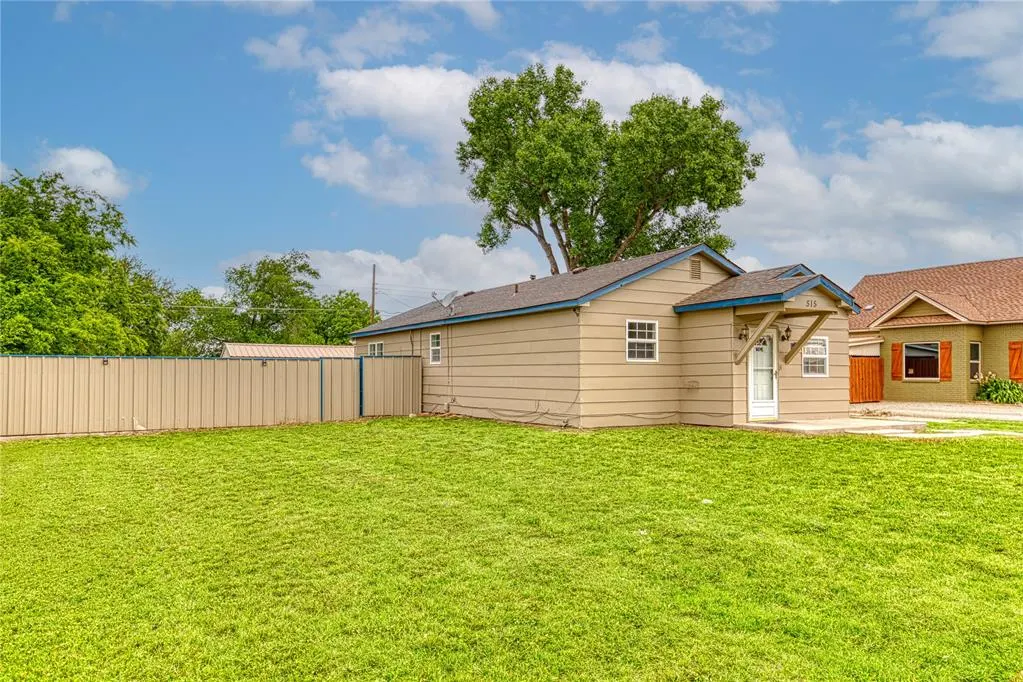 Front exterior — 515 N Booth Avenue, Elk City, OK 73644