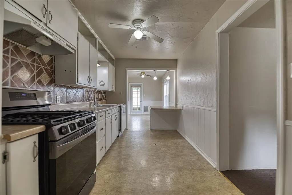 Photo 3 — 515 N Booth Avenue, Elk City, OK 73644