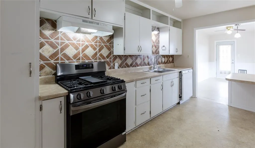 Photo 4 — 515 N Booth Avenue, Elk City, OK 73644