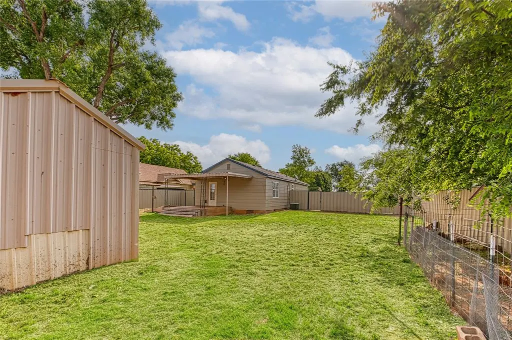 Photo 9 — 515 N Booth Avenue, Elk City, OK 73644