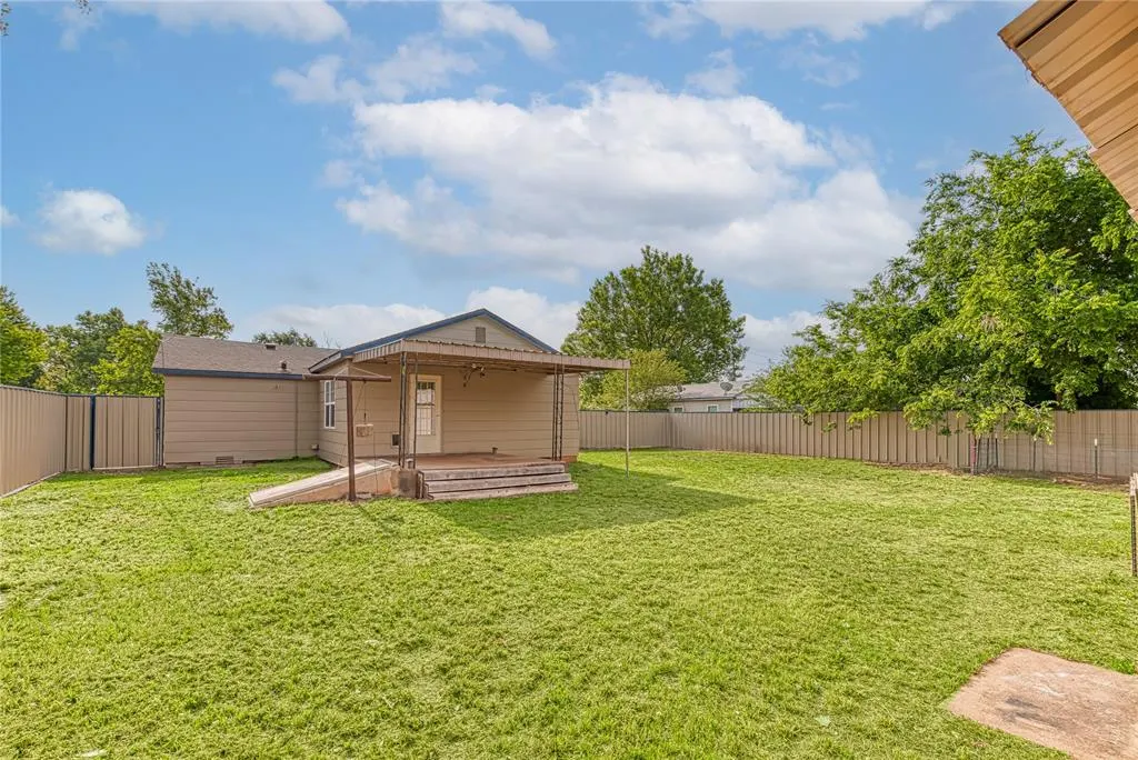 Photo 10 — 515 N Booth Avenue, Elk City, OK 73644