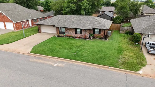 Photo 2 — 1913 Linwood Street, Weatherford, OK 73096