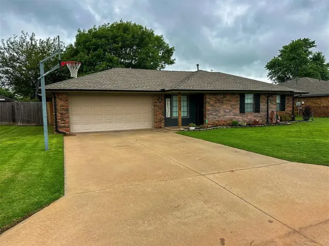 Photo 4 — 1913 Linwood Street, Weatherford, OK 73096