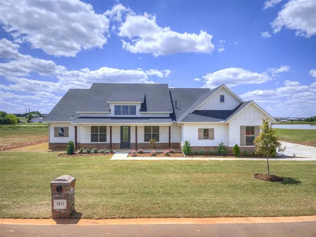 Front exterior — 6841 Lake View Court, Cashion, OK 73016