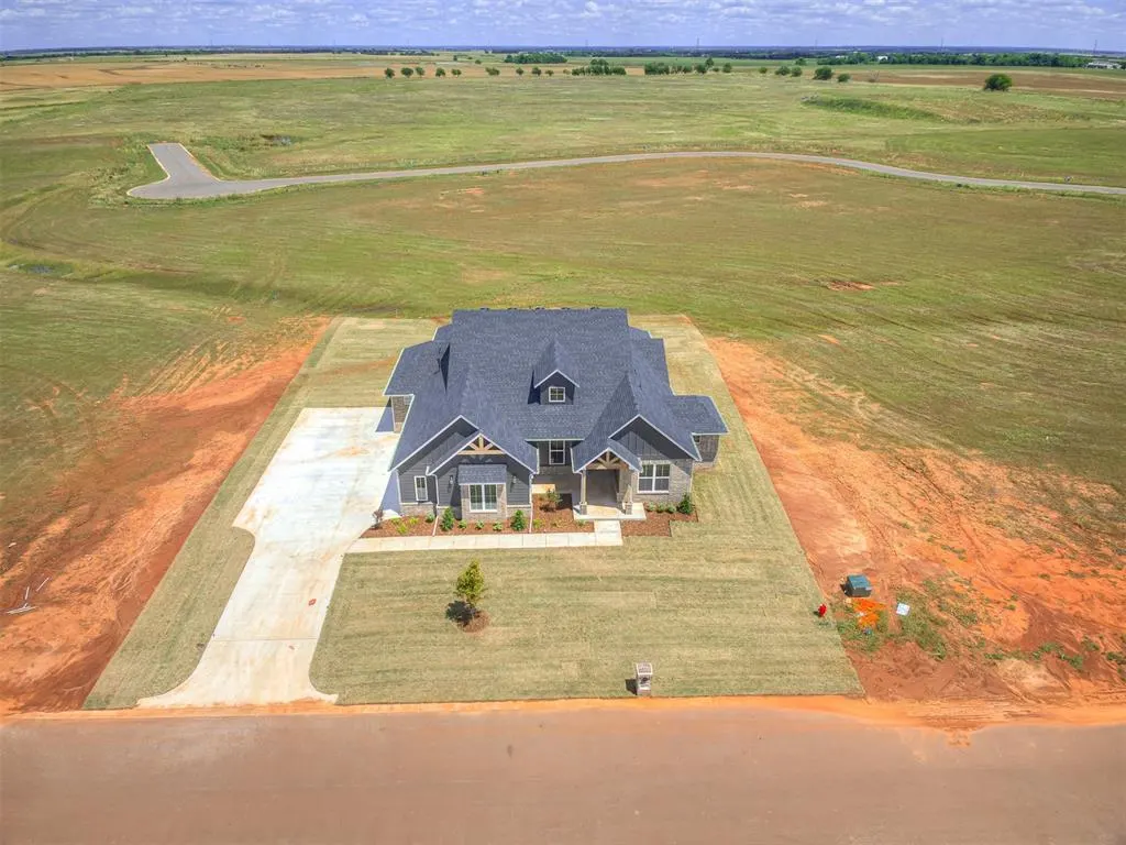 Photo 2 — 6860 Lake View Court, Cashion, OK 73016