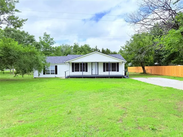 Photo 2 — 402 E 6th Street, Amber, OK 73004