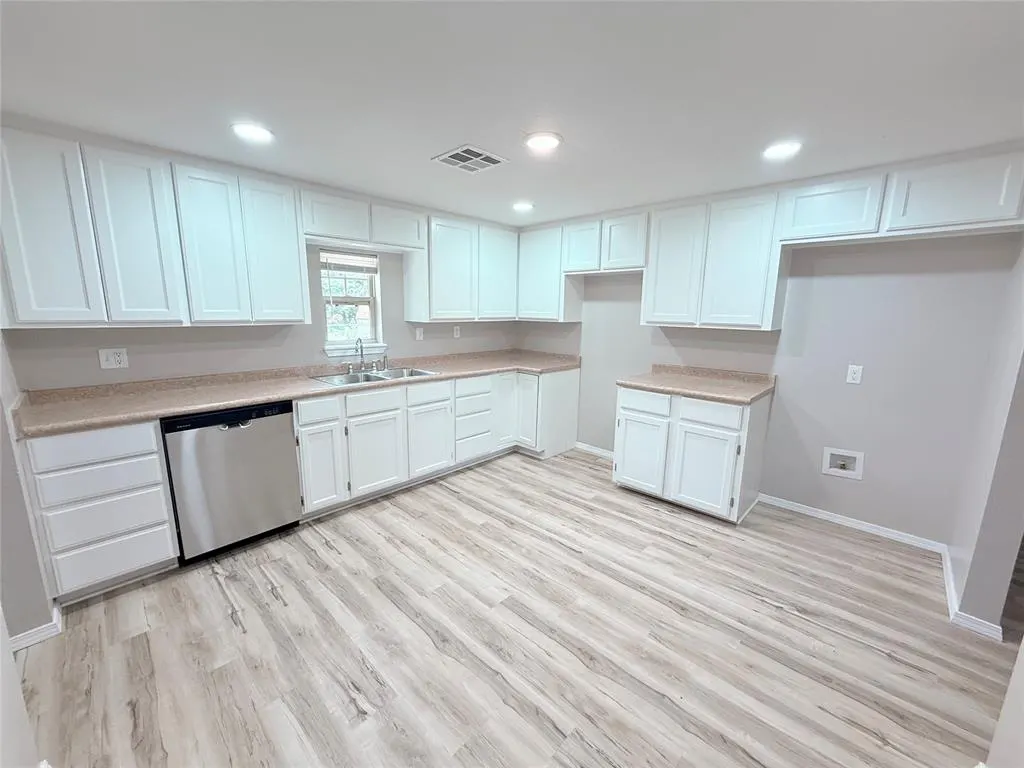 Photo 10 — 402 E 6th Street, Amber, OK 73004