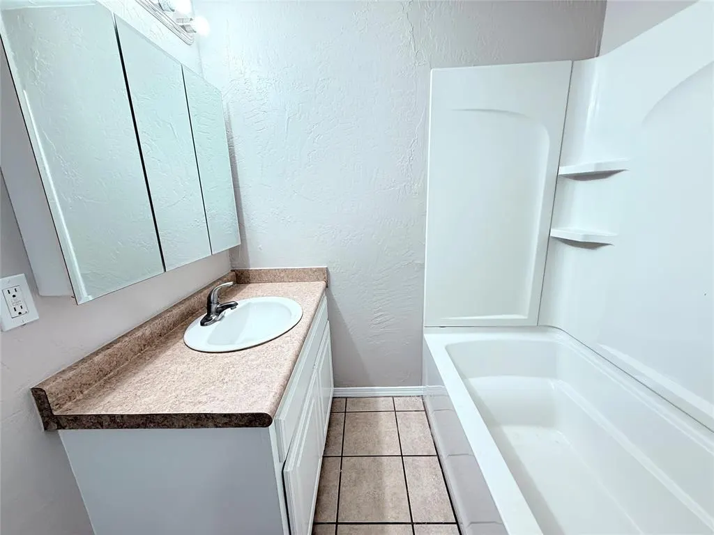 Photo 26 — 402 E 6th Street, Amber, OK 73004