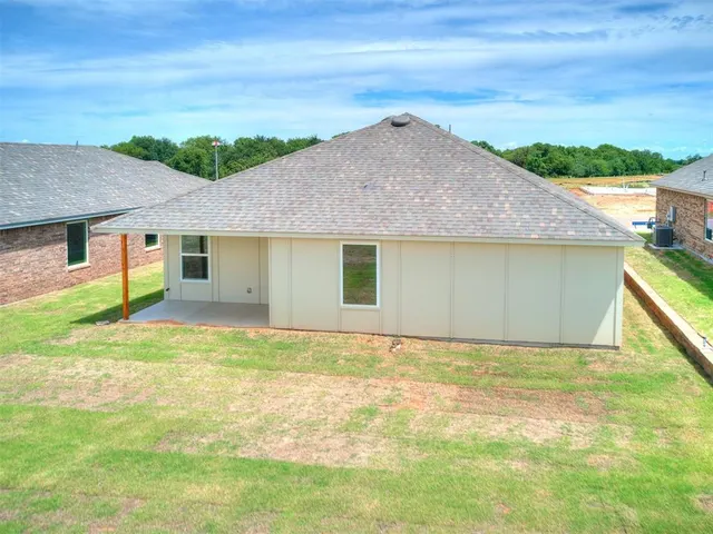Photo 2 — 1762 SE 20th Street, Newcastle, OK 73065