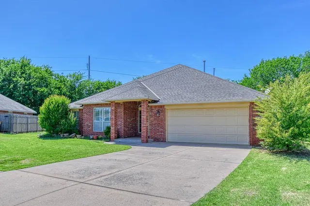 Photo 2 — 300 Treyton Place, Noble, OK 73068