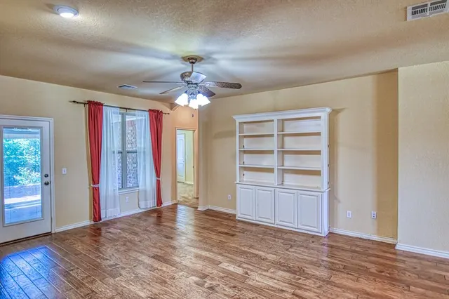 Photo 8 — 300 Treyton Place, Noble, OK 73068