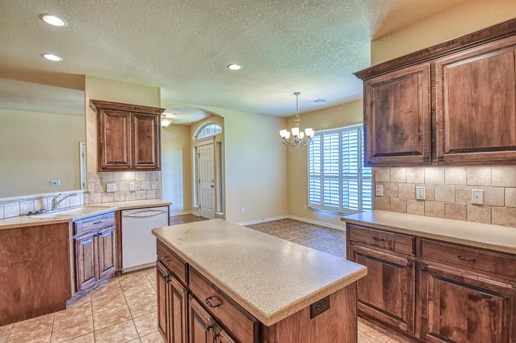 Photo 14 — 300 Treyton Place, Noble, OK 73068