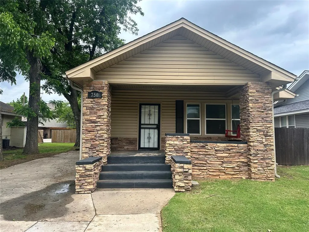 Front exterior — 750 Jenkins Avenue, Norman, OK 73069