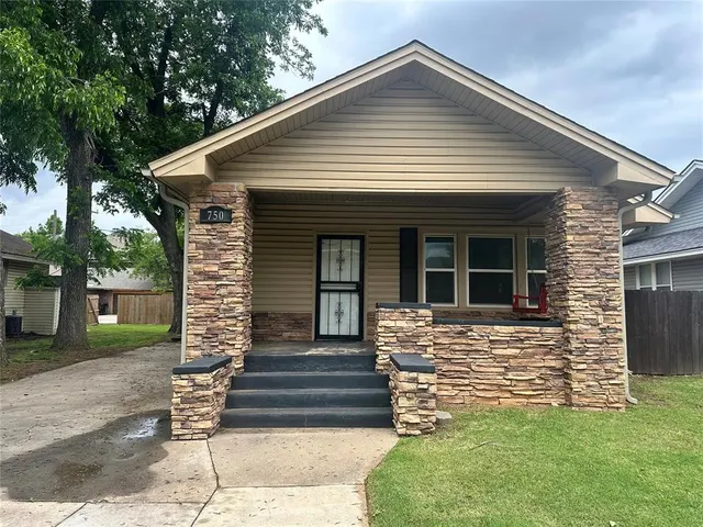 Front exterior — 750 Jenkins Avenue, Norman, OK 73069