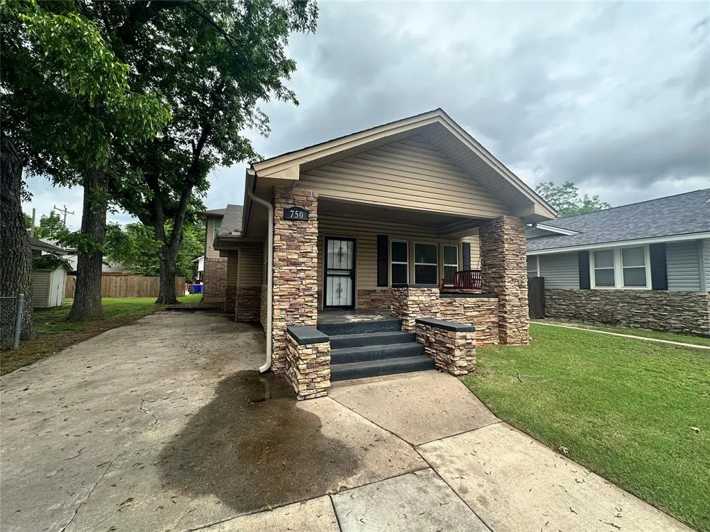 Photo 2 — 750 Jenkins Avenue, Norman, OK 73069