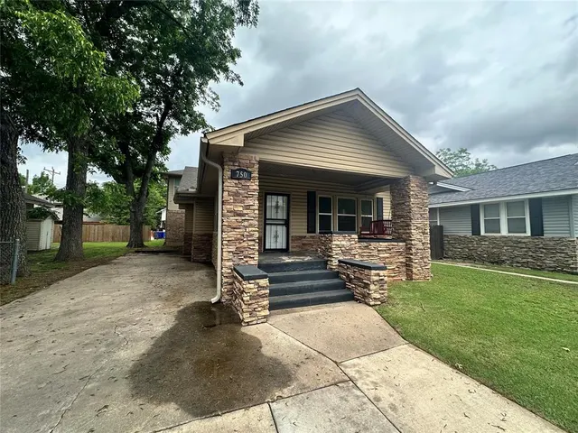 Photo 2 — 750 Jenkins Avenue, Norman, OK 73069