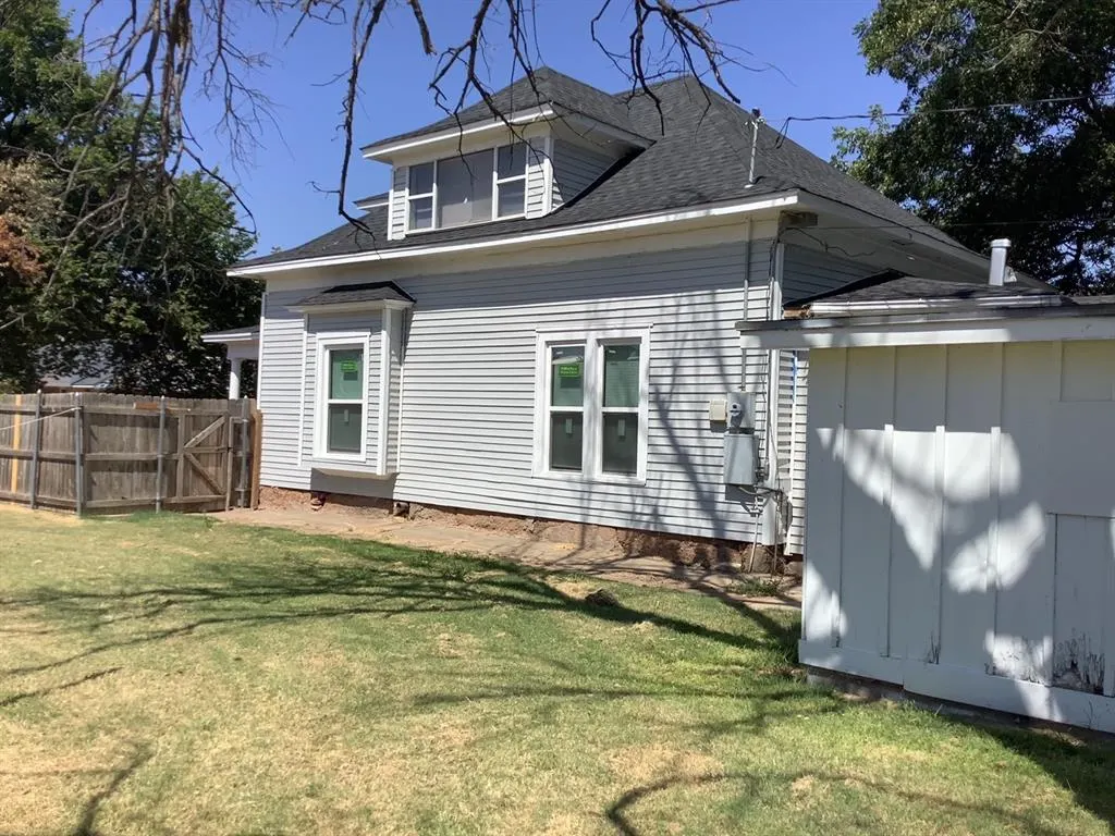 Photo 15 — 120 S Main Street, Hobart, OK 73651
