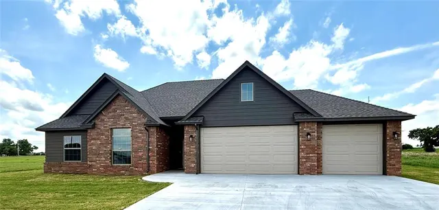 Front exterior — 1553 Flint Rock Trail, Clinton, OK 73601