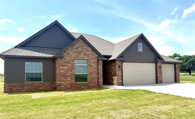 Photo 2 — 1553 Flint Rock Trail, Clinton, OK 73601