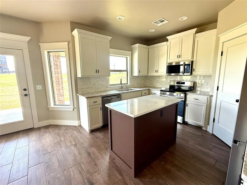 Photo 5 — 1553 Flint Rock Trail, Clinton, OK 73601
