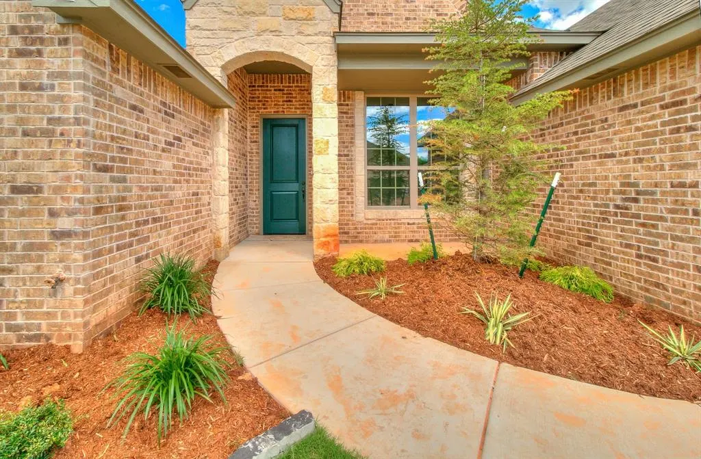 Photo 2 — 14616 Brantwood Drive, Oklahoma City, OK 73142