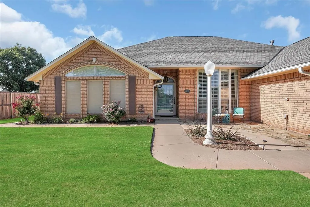 Photo 3 — 409 Pheasant Circle, Altus, OK 73521
