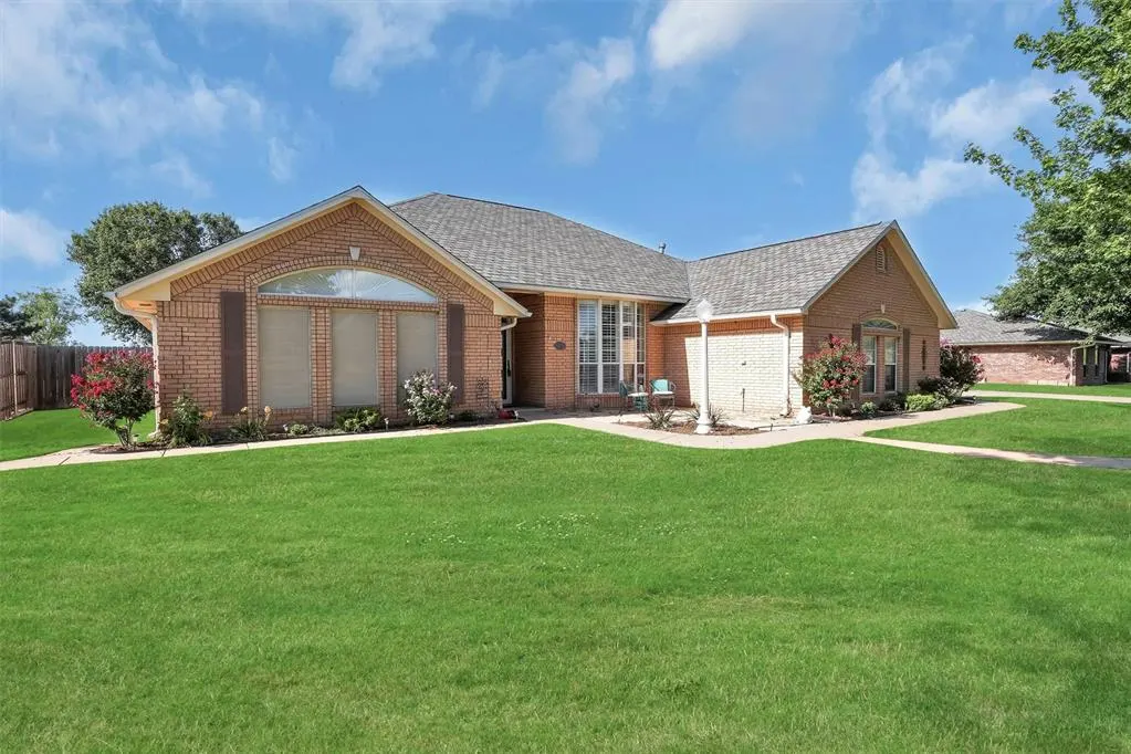 Photo 4 — 409 Pheasant Circle, Altus, OK 73521