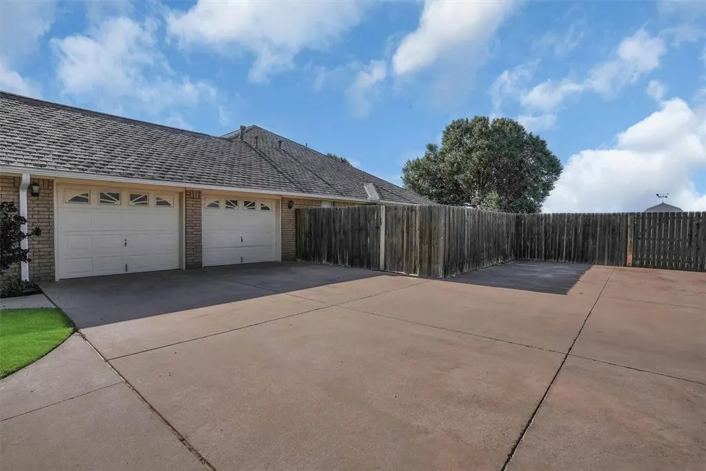 Photo 6 — 409 Pheasant Circle, Altus, OK 73521