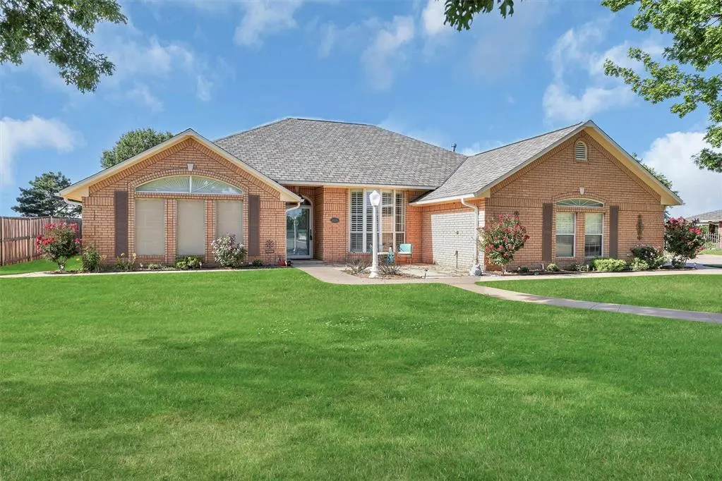 Photo 2 — 409 Pheasant Circle, Altus, OK 73521