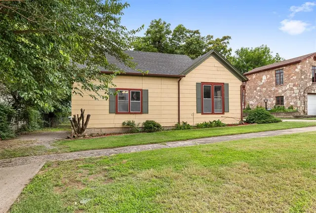 Photo 2 — 312 E Wade Street, El Reno, OK 73036
