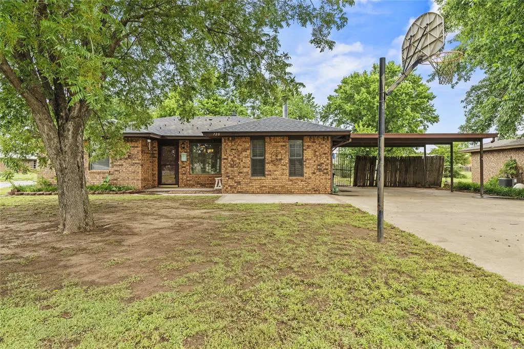 Front exterior — 720 W 3rd Street, Watonga, OK 73772